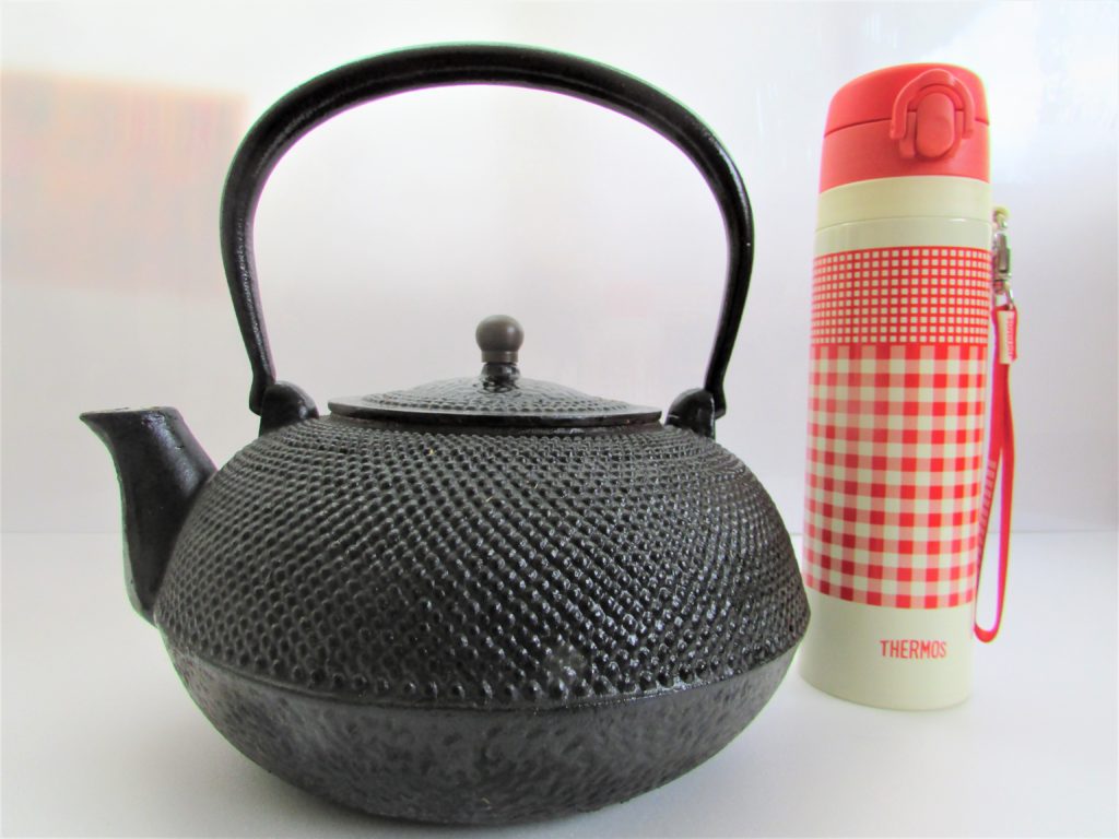 南部鉄器の鉄瓶でお茶もコーヒーも極上の美味さに １００年物の鉄瓶をご紹介します カジトラ